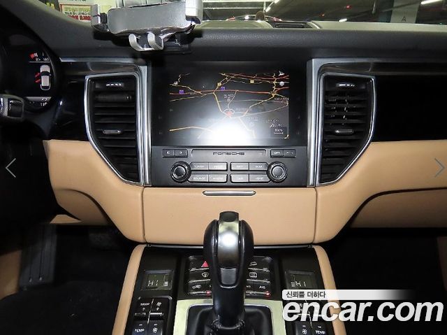 Porsche Macan 2017 — photo 11