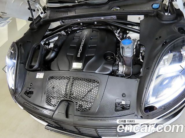 Porsche Macan 2017 — photo 19