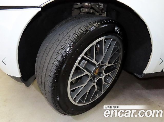 Porsche Macan 2017 — photo 20
