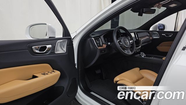 Volvo XC60 2024 — photo 13