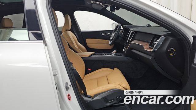 Volvo XC60 2024 — photo 16