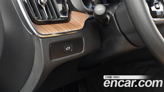 Volvo XC60 2024 — photo 28