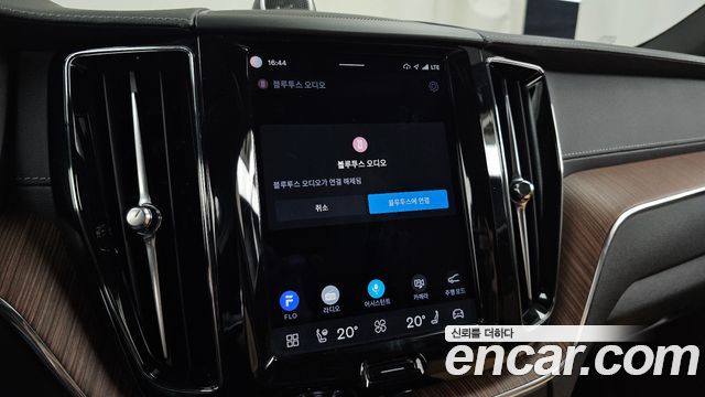 Volvo XC60 2024 — photo 35