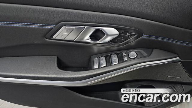 BMW 3-Series 2021 — photo 29
