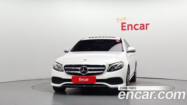 Mercedes-Benz E-Class 2020 — photo 3