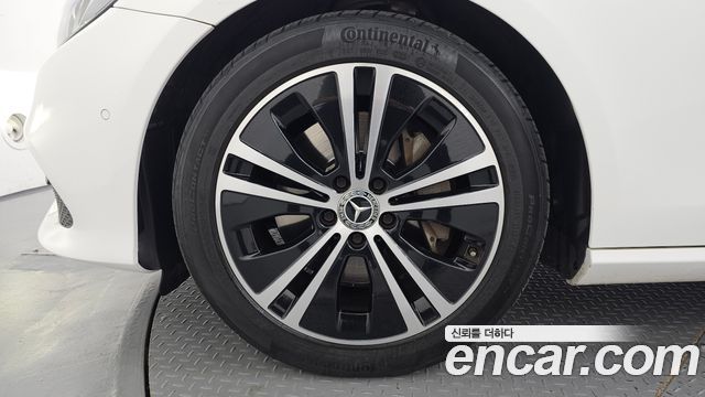 Mercedes-Benz E-Class 2020 — photo 5