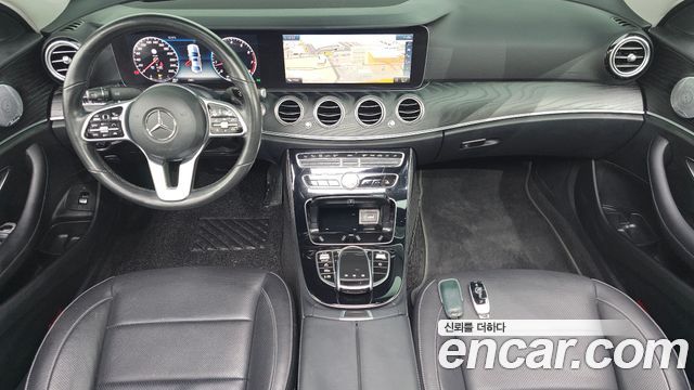 Mercedes-Benz E-Class 2020 — photo 10