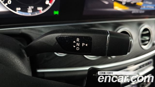 Mercedes-Benz E-Class 2020 — photo 12