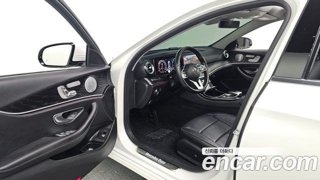 Mercedes-Benz E-Class 2020 — photo 13