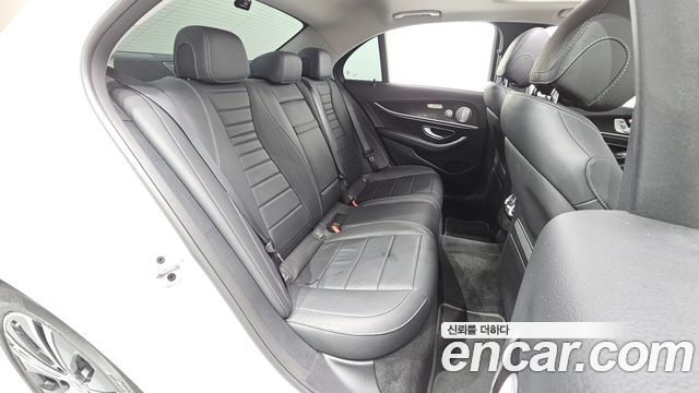 Mercedes-Benz E-Class 2020 — photo 17