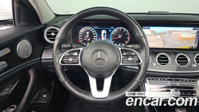 Mercedes-Benz E-Class 2020 — photo 19