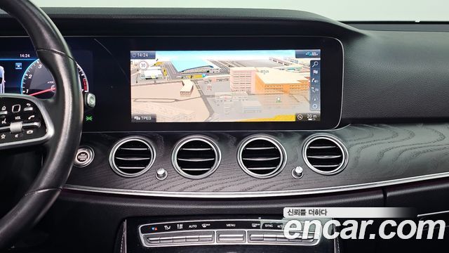 Mercedes-Benz E-Class 2020 — photo 20
