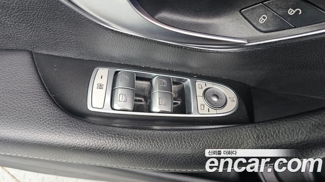 Mercedes-Benz E-Class 2020 — photo 24