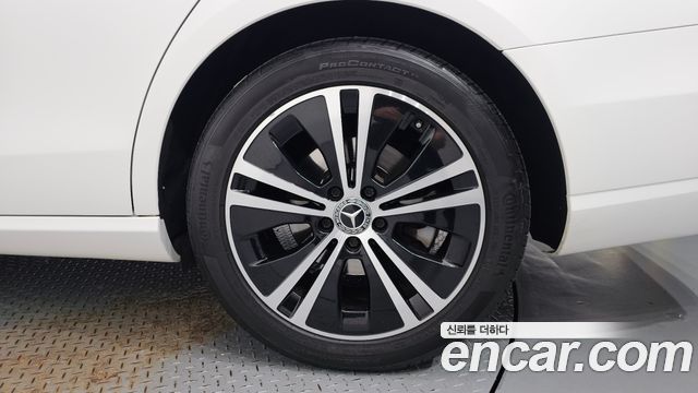 Mercedes-Benz E-Class 2020 — photo 7