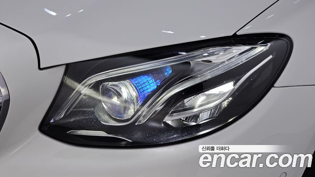 Mercedes-Benz E-Class 2020 — photo 8