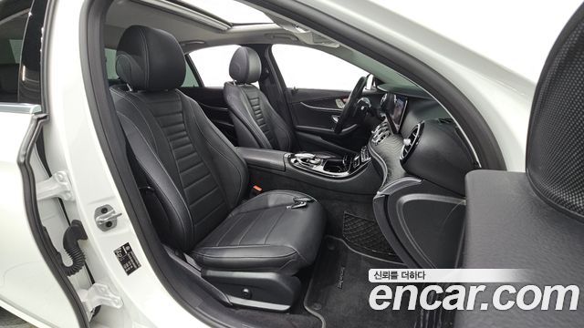 Mercedes-Benz E-Class 2020 — photo 16