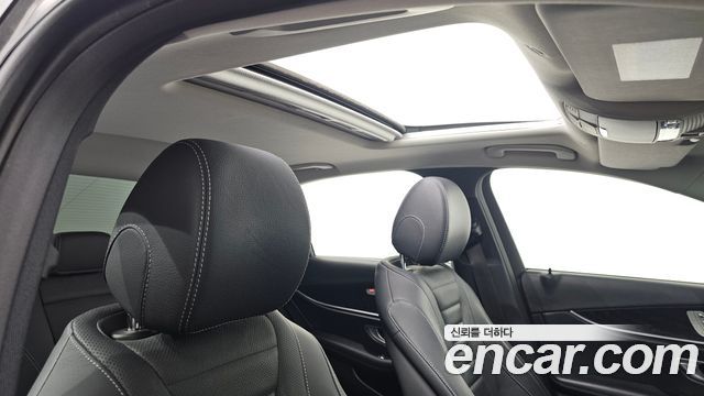 Mercedes-Benz E-Class 2020 — photo 32