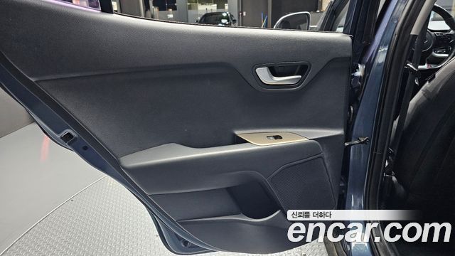Kia Stonic 2018 — photo 15