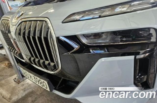BMW 7-Series 2023 — photo 2