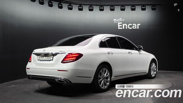 Mercedes-Benz E-Class 2019 — photo 2