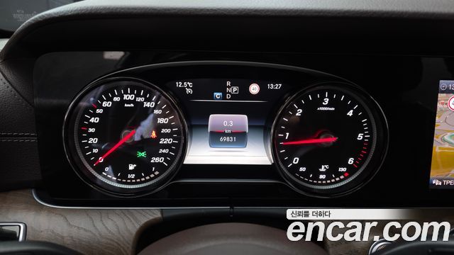 Mercedes-Benz E-Class 2019 — photo 8