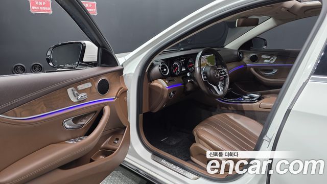Mercedes-Benz E-Class 2019 — photo 10