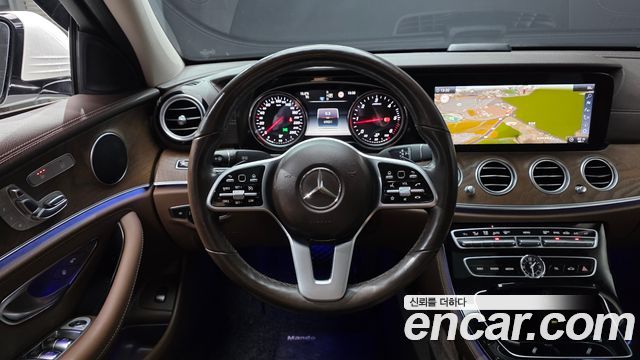 Mercedes-Benz E-Class 2019 — photo 13