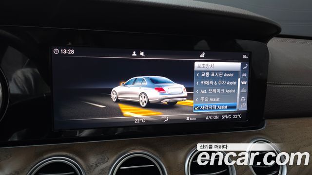 Mercedes-Benz E-Class 2019 — photo 16