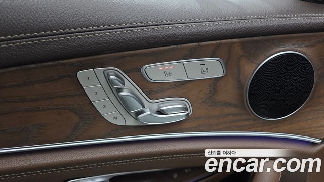 Mercedes-Benz E-Class 2019 — photo 17