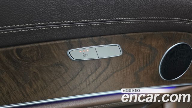 Mercedes-Benz E-Class 2019 — photo 18