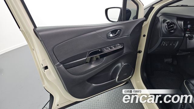 Renault Korea QM3 2016 — photo 14
