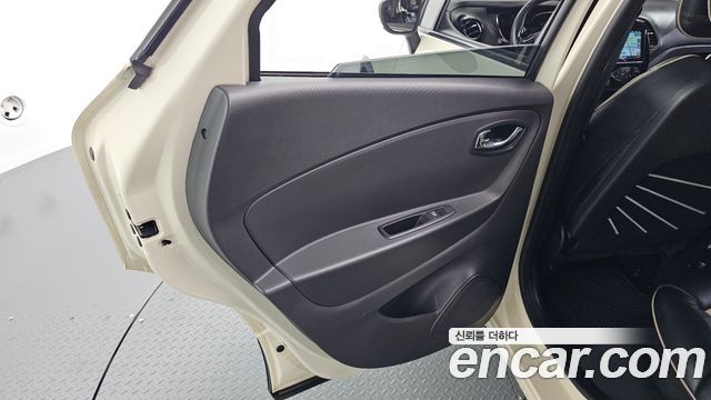 Renault Korea QM3 2016 — photo 15