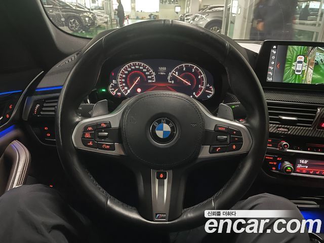 BMW 5-Series 2018 — photo 10