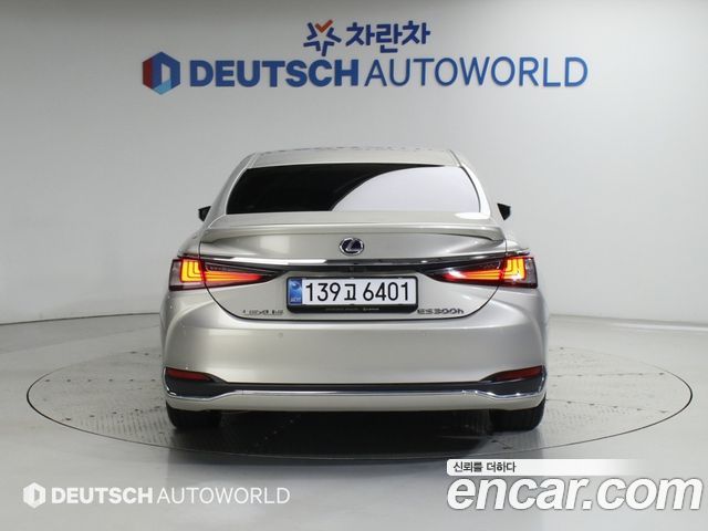 Lexus ES 2019 — photo 4