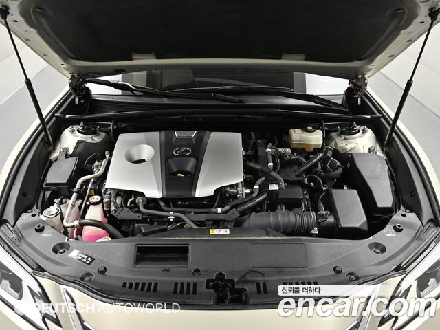 Lexus ES 2019 — photo 6