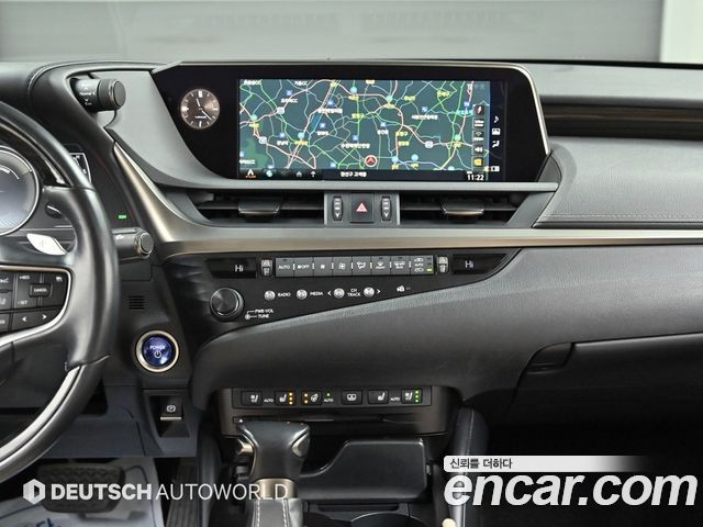 Lexus ES 2019 — photo 14