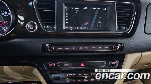 Kia Canival 2019 — photo 16