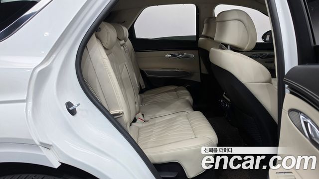 Genesis GV70 2023 — photo 17