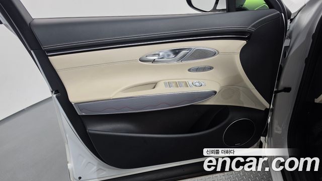 Genesis GV70 2023 — photo 14