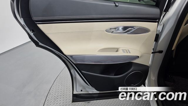 Genesis GV70 2023 — photo 15