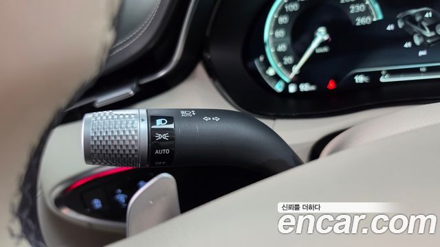 Genesis GV70 2023 — photo 28