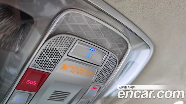 Genesis GV70 2023 — photo 34