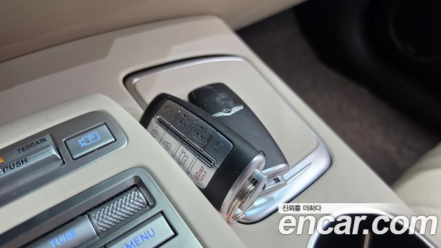 Genesis GV70 2023 — photo 35