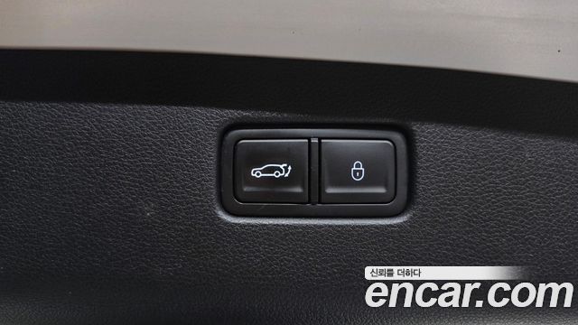 Genesis GV70 2023 — photo 36
