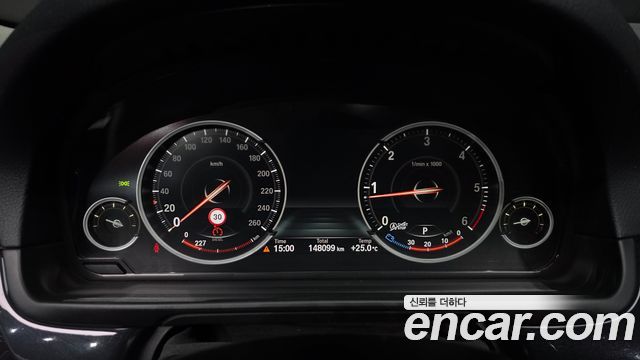 BMW 5-Series 2015 — photo 8