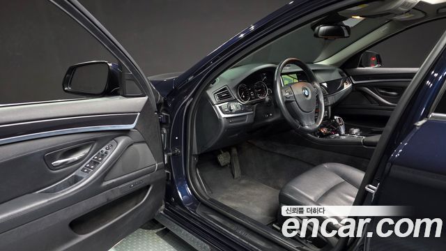 BMW 5-Series 2015 — photo 10