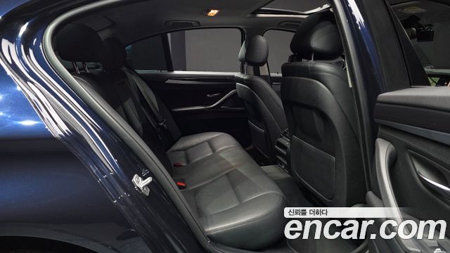 BMW 5-Series 2015 — photo 11
