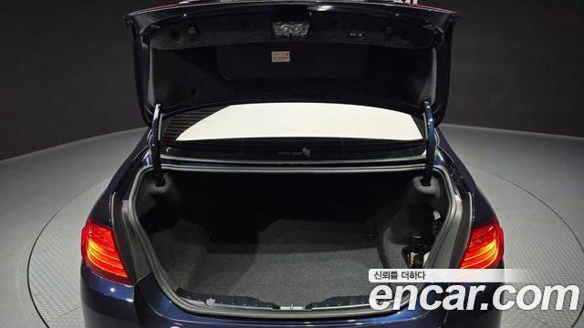 BMW 5-Series 2015 — photo 20