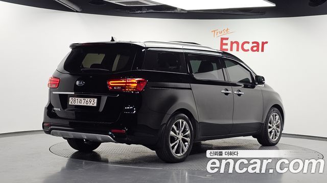 Kia Canival 2019 — photo 2
