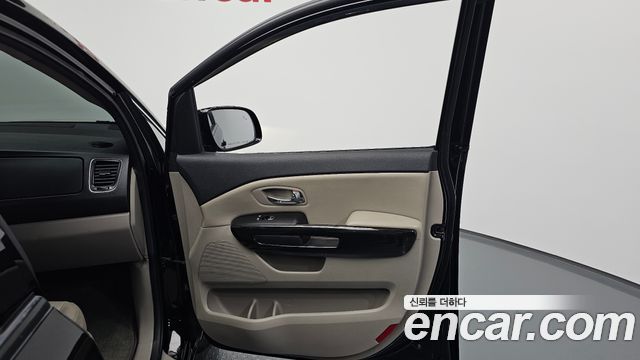 Kia Canival 2019 — photo 15